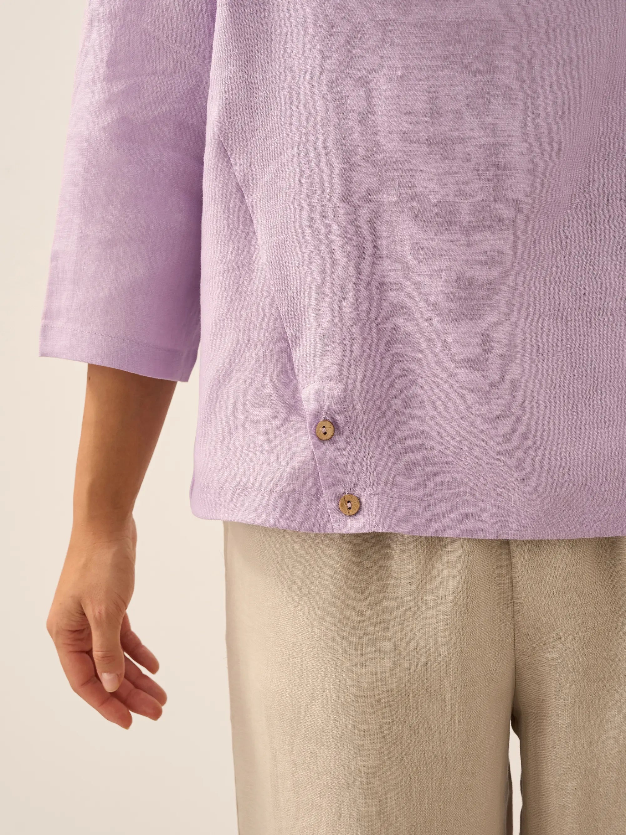 Linen Gingham Checked Round Soft-Fold Collar Top LAURA Linen Gingham Checked Round Soft-Fold Collar Top LAURA