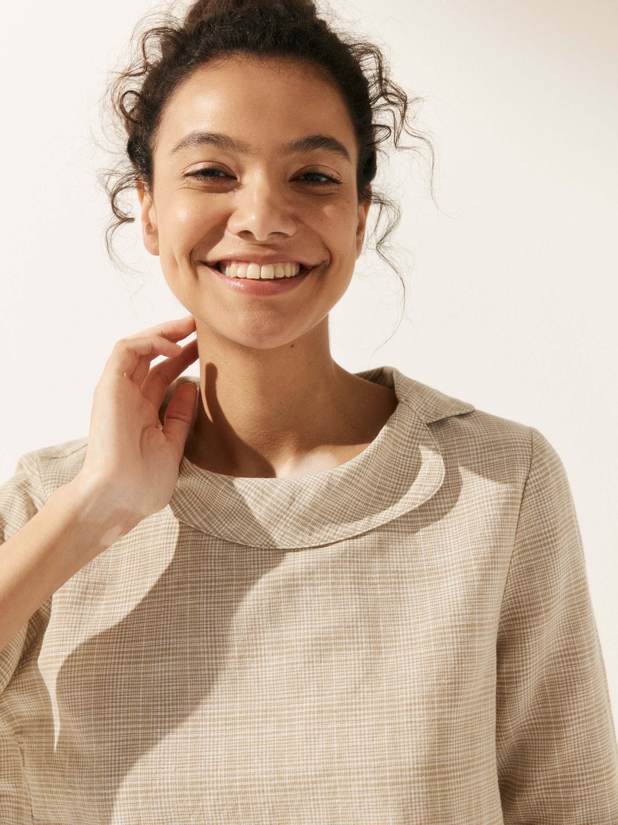 Linen Gingham Checked Round Soft-Fold Collar Top LAURA Linen Gingham Checked Round Soft-Fold Collar Top LAURA